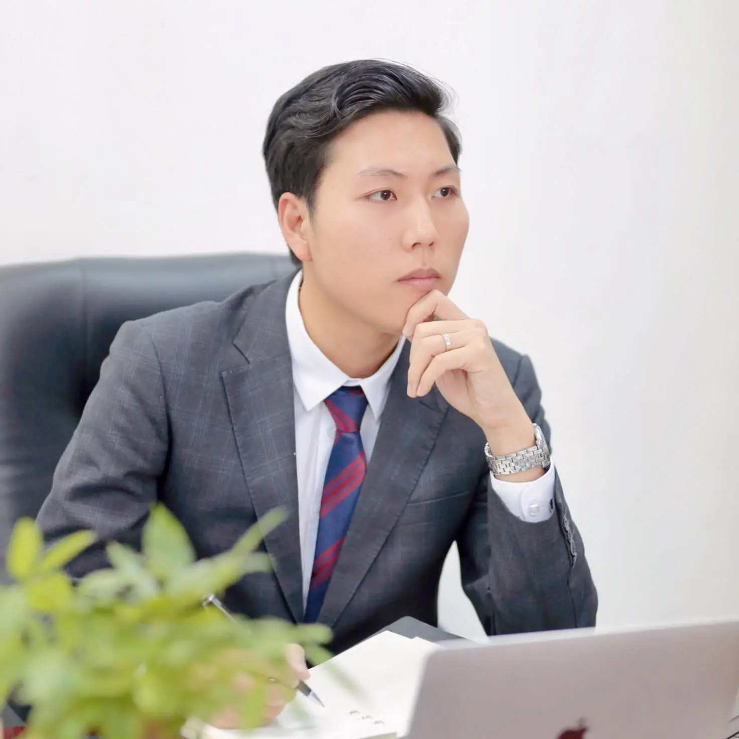 director-img